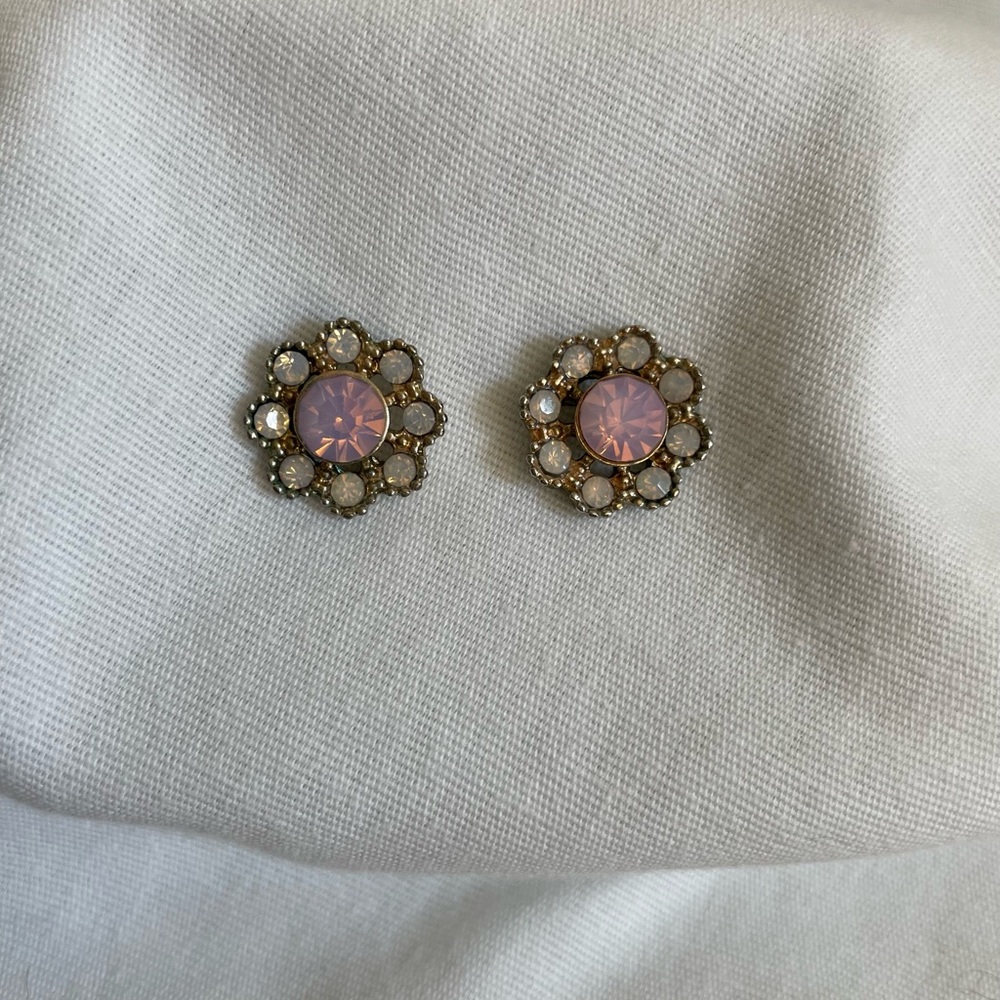 Flower style earrings